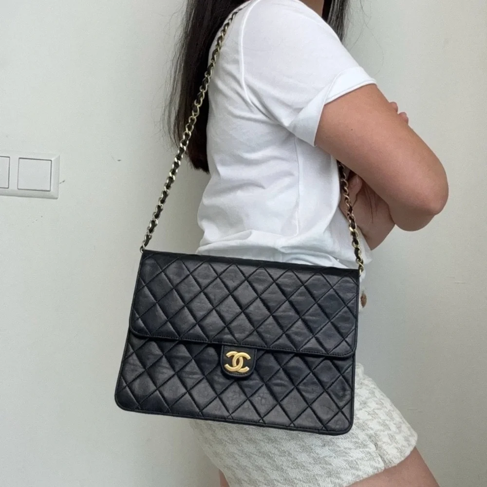 Authentic CHANEL black lambskin single flap classic 24k gold hardware bag